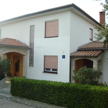 Studio Apartman Omisalj Exterior photo