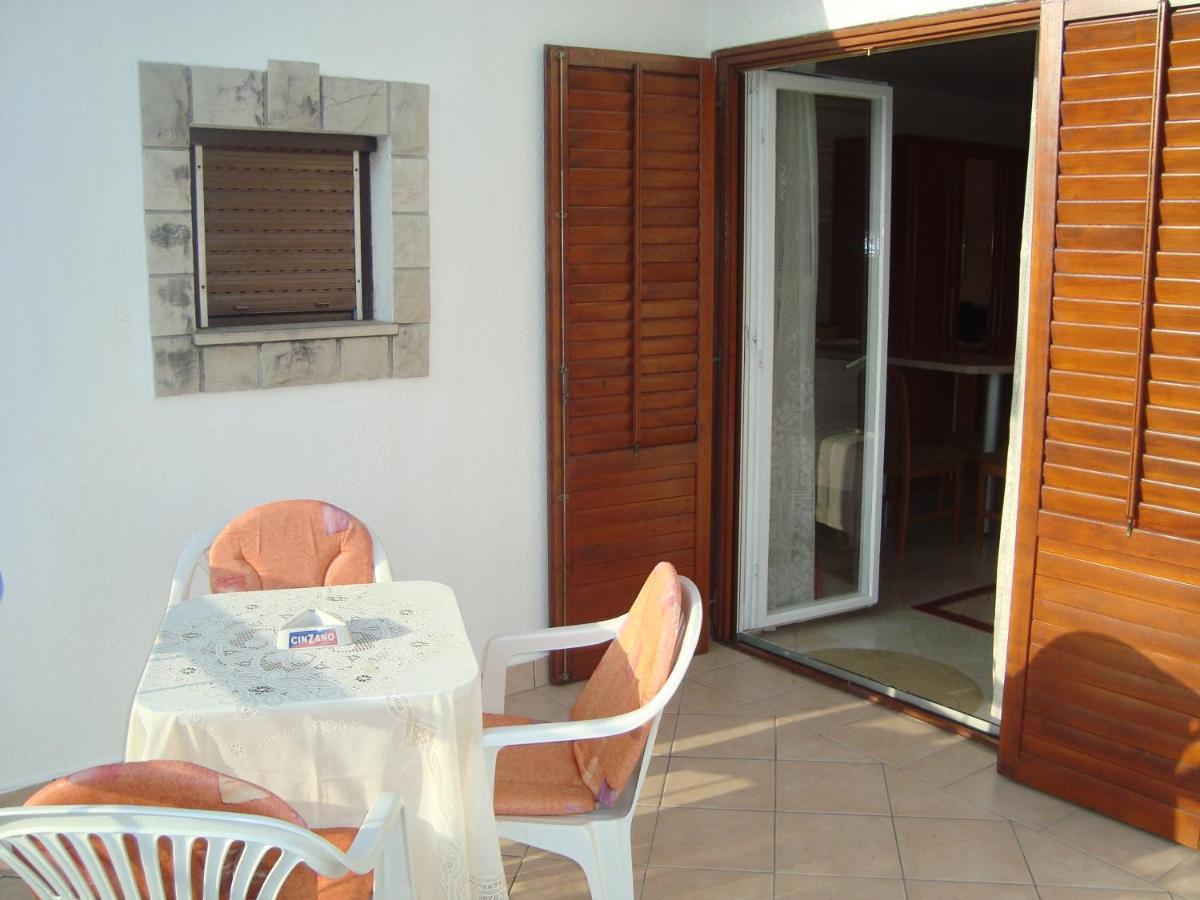 Studio Apartman Omisalj Exterior photo
