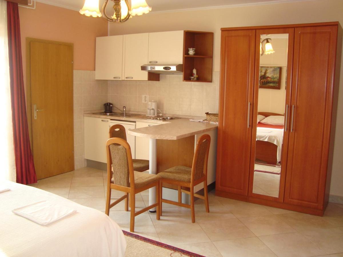 Studio Apartman Omisalj Exterior photo