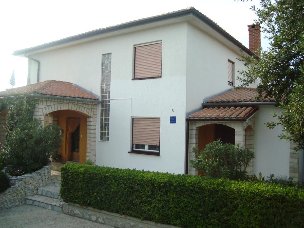 Studio Apartman Omisalj Exterior photo