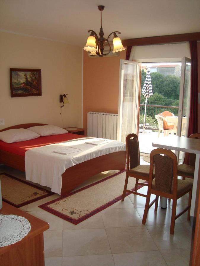 Studio Apartman Omisalj Exterior photo